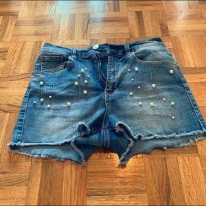 Denim shorts with white pearl